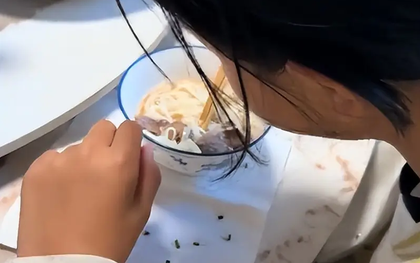 Con không chịu ăn hành lá, người mẹ có hành động gây tranh cãi