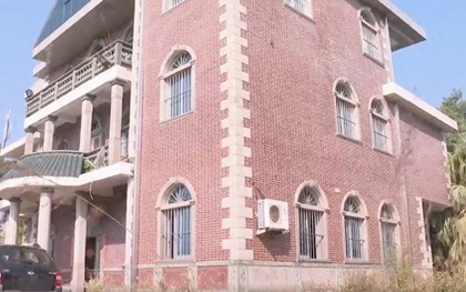 Phát hiện biệt thự 19 tỷ đồng khoá kín có mùi hôi bất thường, người đàn ông "chết lặng" khi bước xuống hầm, vội báo công an