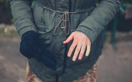 Người lao động ngoài trời đối mặt nguy cơ gì nếu rét đậm kéo dài?