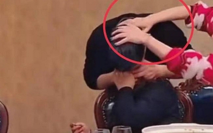 Đi họp lớp đầu năm mới gặp lại cô gái mình từng ruồng bỏ năm xưa, tôi phát hiện bí mật sốc về vợ mình