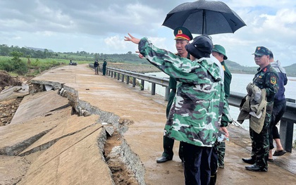 Sập bờ kè sông Ba làm 4 người tử vong: Ngỡ ngàng biển cấm bị tháo dỡ trước khi xảy ra vụ việc