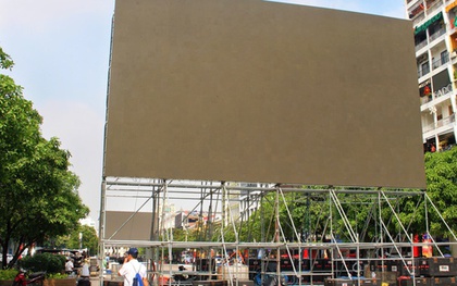 TP HCM: Khẩn trương lắp màn hình LED "khủng" tiếp lửa U23 Việt Nam