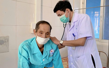 Cứu sống cụ ông 71 tuổi bị "ho ra máu sét đánh"