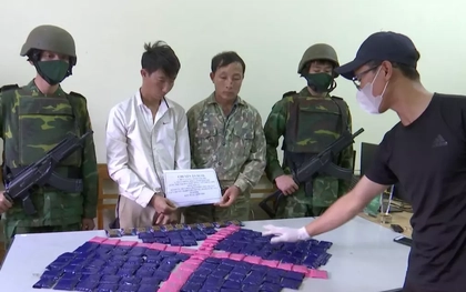 Bắt giữ 2 đối tượng vận chuyển 30.000 viên ma tuý và ‘nước vui’ qua biên