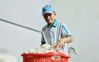 Làng bánh nổ ở Quảng Ngãi vào vụ Tết, bếp đỏ lửa từ sáng sớm tới đêm khuya