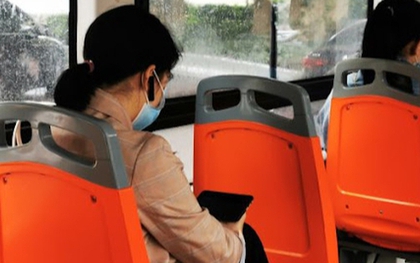 3 kiểu dùng điện thoại khi ngồi trên xe khách về quê chứng tỏ EQ cao