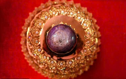 Phát hiện viên sapphire nặng 3.563 carat trị giá tới 10.507 tỷ đồng gây chấn động thế giới