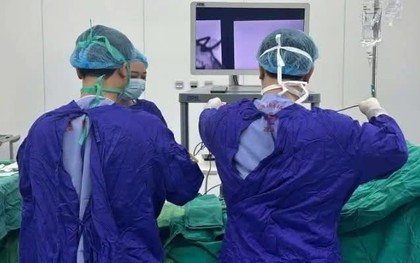 Cảnh báo biến chứng nặng khi đau bụng âm ỉ, tự uống thuốc