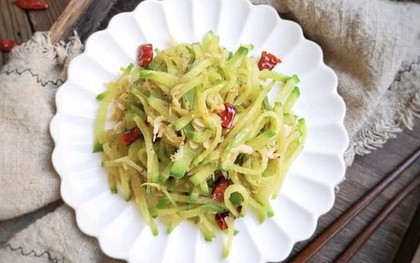 Củ cải đem thái sợi rồi xào cùng nguyên liệu này vừa ngon miệng, lại giàu canxi tốt cho xương từ già đến trẻ