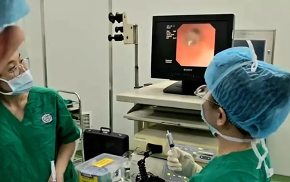 Ngậm đầu bút trong miệng, một học sinh ở Đà Nẵng nhập viện cấp cứu