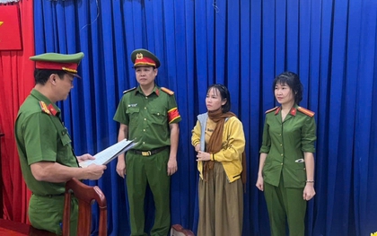 Thi hành lệnh bắt tạm giam người phụ nữ buôn bán quần áo Trịnh Thị Hóa