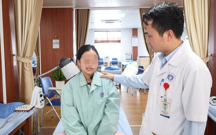 Đang khỏe mạnh bỗng méo miệng, lệch mặt khi ngủ dậy