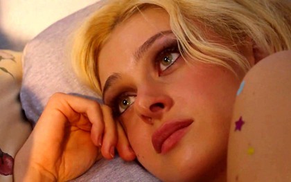 Phim của con dâu Beckham ngập cảnh 18+