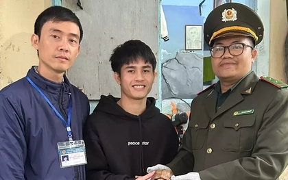 Con vật lạ bò vào phòng trọ, nam sinh báo kiểm lâm mới biết là loài quý hiếm