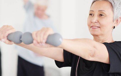 Phụ nữ 40 tuổi chăm làm những việc này, đến 80 tuổi vẫn tự xách vali đi du lịch