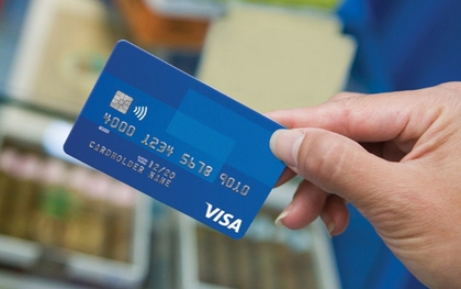 Một ngân hàng tăng lãi suất thẻ tín dụng lên 35%/năm