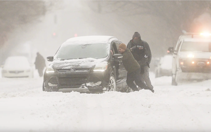 Thảm hoạ tuyết trắng lịch sử tại Mỹ khiến ít nhất 28 người thiệt mạng, nhiều trường hợp vô cùng thương tâm