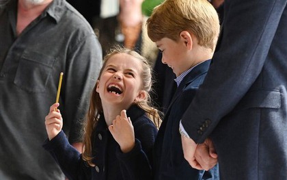 Giây phút Công chúa Charlotte "phá lệ" làm nhạc trưởng, phản ứng cưng xỉu của Hoàng tử George mới là tâm điểm