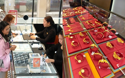 Ở Sài Gòn, người ta đeo vàng kiểu này!