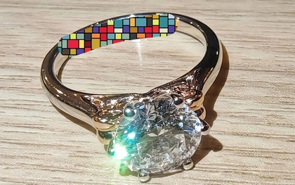 Nhặt được chiếc nhẫn trị giá 669 triệu đồng, cô gái có hành động bất ngờ