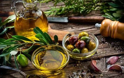 Có nên uống một chút dầu ôliu mỗi sáng?