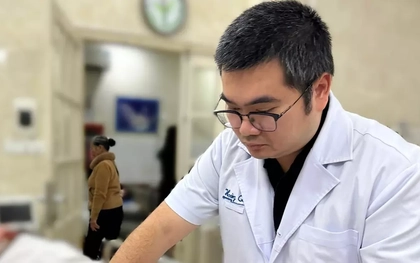 Bé trai 13 tuổi nguy cơ mù vĩnh viễn vì chơi pháo mua trên mạng