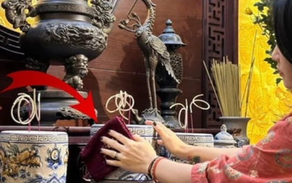 Xê dịch bát hương lúc lau bàn thờ có sao không? Chuyên gia đưa ra cách hoá giải đơn giản, ai cũng làm được