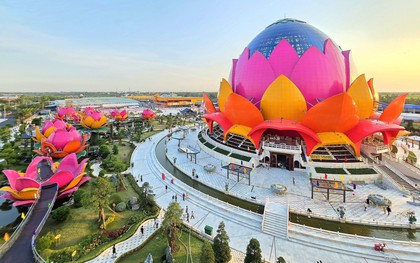 Một doanh nghiệp bánh pía xây liên hoa bảo tháp 3 tầng ở Cần Thơ