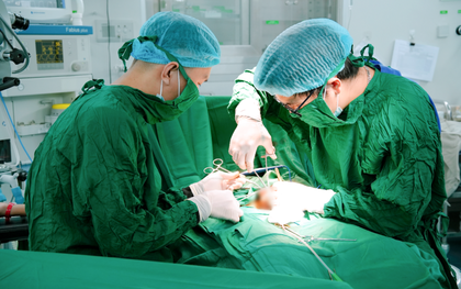 14 tuổi đã phải cắt bỏ một bên tinh hoàn, bác sĩ nhắc bố mẹ đưa con đi khám ngay khi thấy dấu hiệu này vào mùa đông