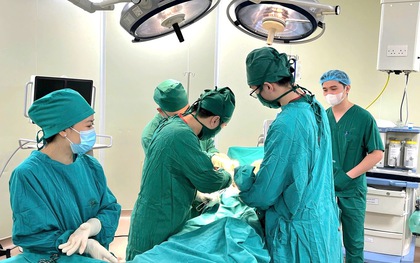 Ca mổ thần tốc 40 phút cứu cụ bà 101 tuổi