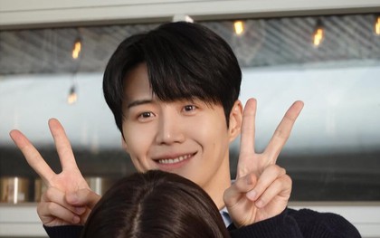 Chiếc má lúm viral khắp cõi mạng của Kim Seon Ho không phải tự nhiên mà có