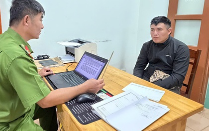 Công an làm việc với "Tý hai lầu" trong vụ dùng đũa đâm tài xế taxi khi đang lái xe