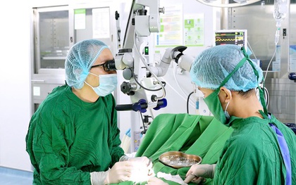 Chạy đua với "giờ vàng" cứu người: Nhập viện muộn, lỡ cơ hội làm cha