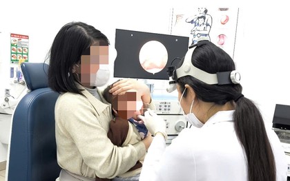 Bé trai 1 tuổi hóc ghim tất vào họng nhưng bố mẹ tưởng mọc răng: Bác sĩ cảnh báo nguy cơ dị vật sắc nhọn ở trẻ nhỏ