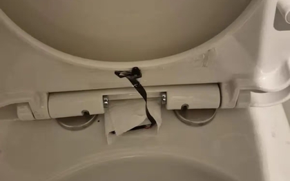 Hoảng loạn khi phát hiện camera quay lén ở bồn cầu chuỗi nhà hàng nổi tiếng