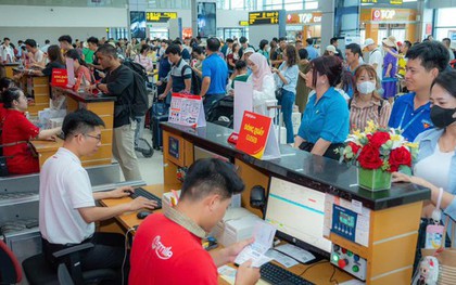 Cận cảnh Nội Bài trong ngày chuyến bay quốc tế đạt mức kỷ lục