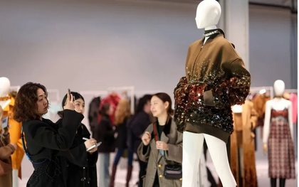 Các thương hiệu xa xỉ toàn cầu "chìm" trong cơn lốc giảm giá