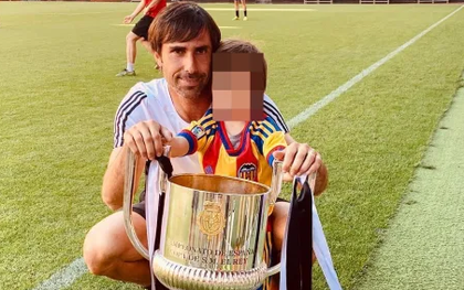 Tìm thấy thi thể HLV bóng đá nổi trên biển, hai cậu con trai vẫn mất tích sau thảm kịch chìm tàu du lịch