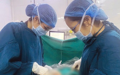 Thiếu nữ 17 tuổi suýt mất buồng trứng do u bì xoắn hai bên