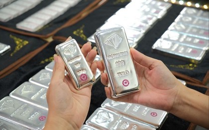 Giá bạc tiếp đà tăng mạnh