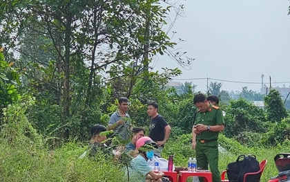 Người bán hoa quả chết treo cổ trên cây ven đường ở TPHCM