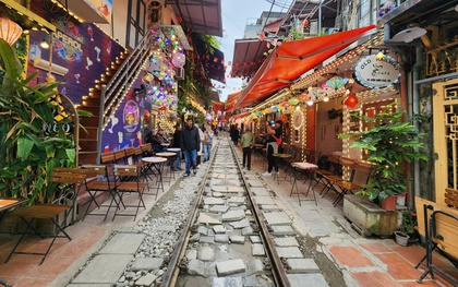 Hà Nội đề nghị dừng tàu khách chạy qua 'phố cà phê đường tàu'