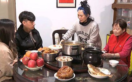 "Hơn 20 người đang đợi con nấu ăn đấy": Lấy chồng, sống chung mẹ chồng mới biết "địa ngục" là có thật