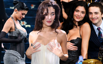 Kylie Jenner tự chạm ngực liên tục giữa chốn đông người, chuyện gì vậy?