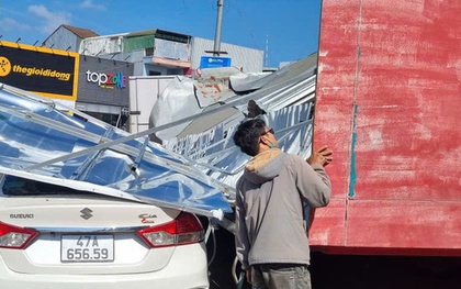 Đắk Lắk: Sập biển quảng cáo, 1 phụ nữ bị thương nặng