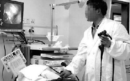 Chàng trai 28 tuổi một nửa dạ dày "tràn vào" lồng ngực vì ngày nào cũng dùng thức uống "vạn người mê"