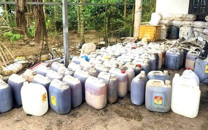 Thu giữ 2 tấn dầu ăn, mỡ heo bẩn sắp tuồn ra thị trường