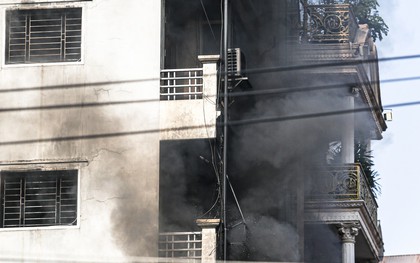 Nhân chứng kể phút lửa bao trùm nhà 7 tầng, chủ nhà nhảy từ trên cao thoát thân
