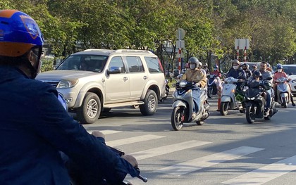 Nhiệt độ giảm sâu, người dân TP Hồ Chí Minh bảo vệ sức khỏe ra sao?