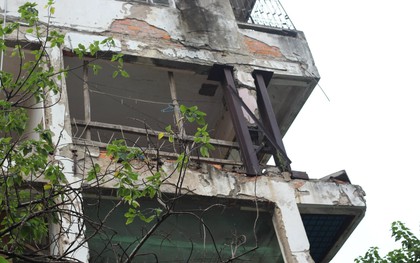 Cặp đôi mua nhà cũ xuống cấp với giá chỉ 170 triệu đồng, ai cũng bảo dở hơi nhưng 1 năm sau đã phải hâm mộ